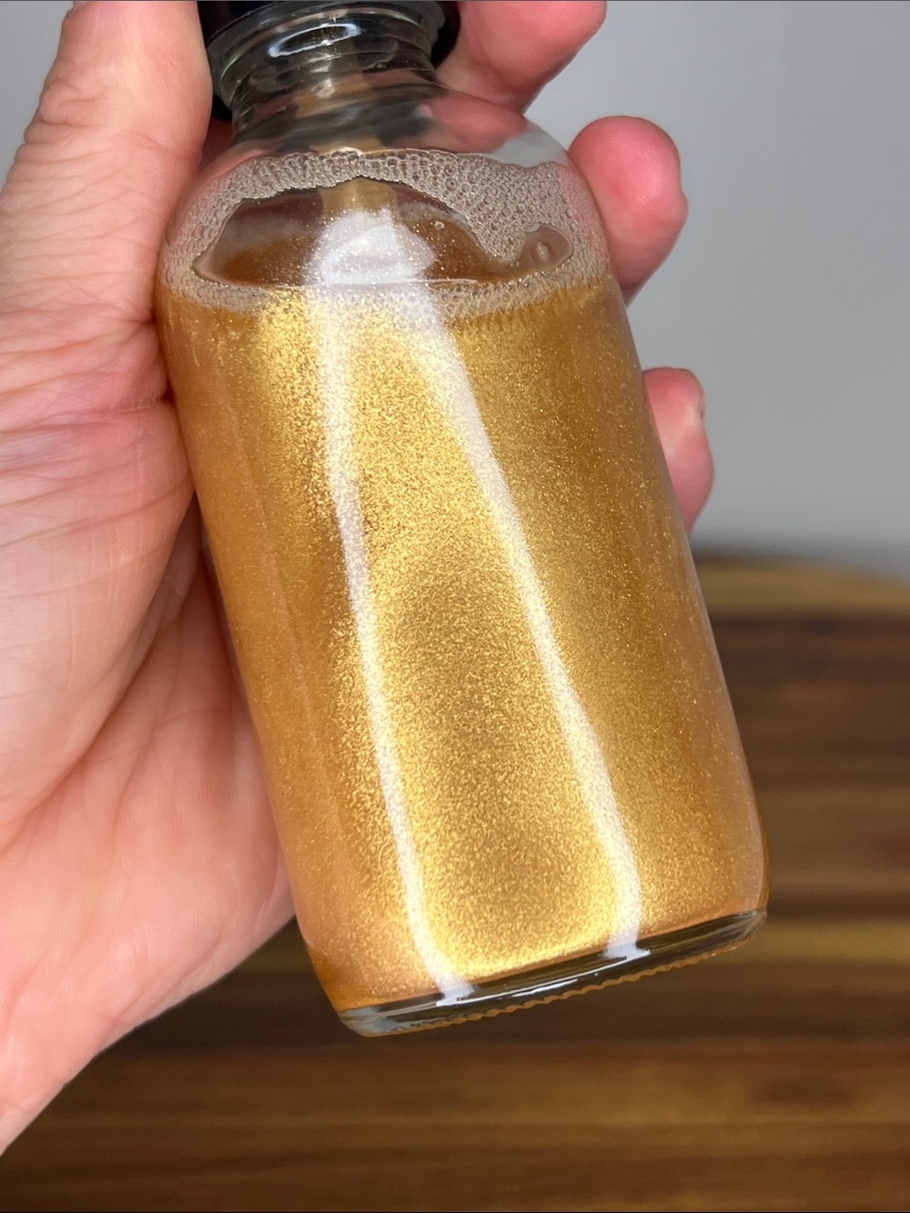 Aminnah 24k Gold Glow Body Oil - Picture 3 of 3
